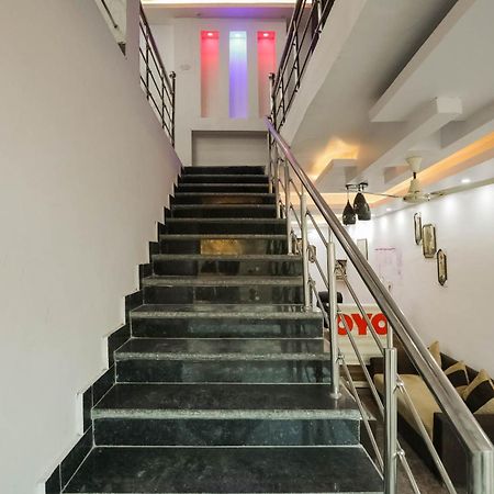 Hotel O Red Velvet Rooms & Banquet فريد آباد المظهر الخارجي الصورة