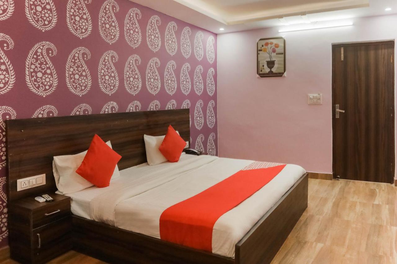 Hotel O Red Velvet Rooms & Banquet فريد آباد المظهر الخارجي الصورة