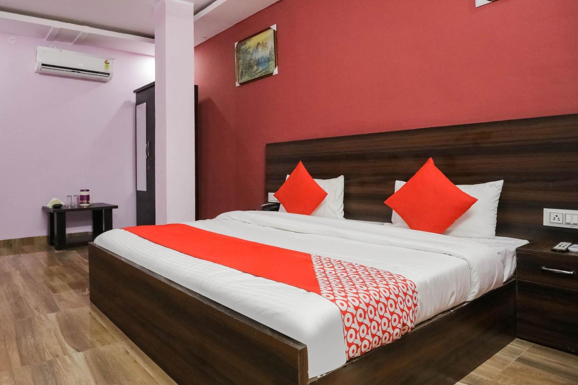 Hotel O Red Velvet Rooms & Banquet فريد آباد المظهر الخارجي الصورة
