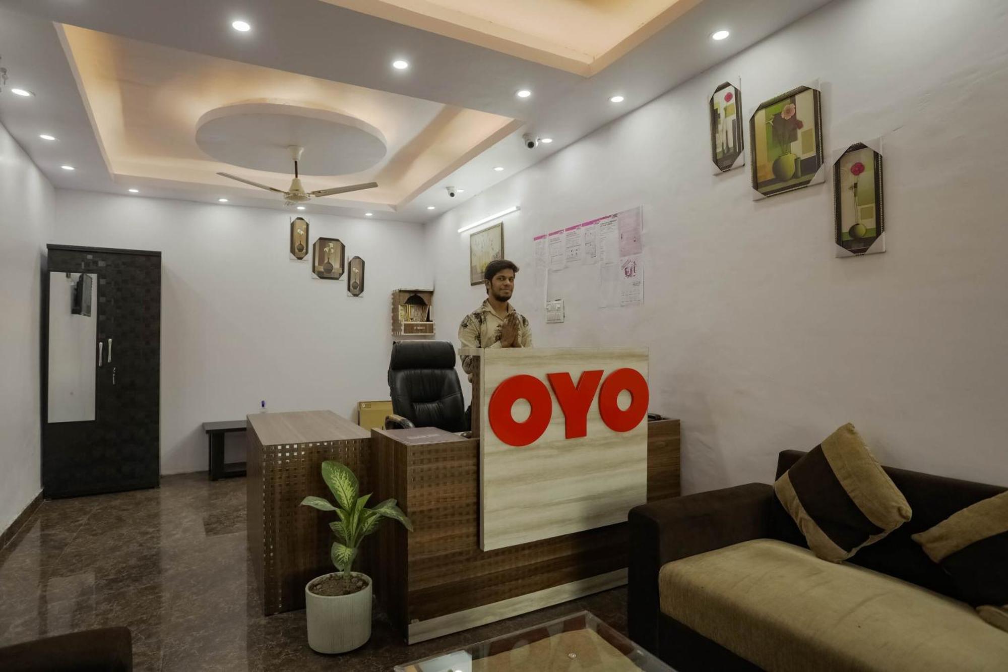 Hotel O Red Velvet Rooms & Banquet فريد آباد المظهر الخارجي الصورة