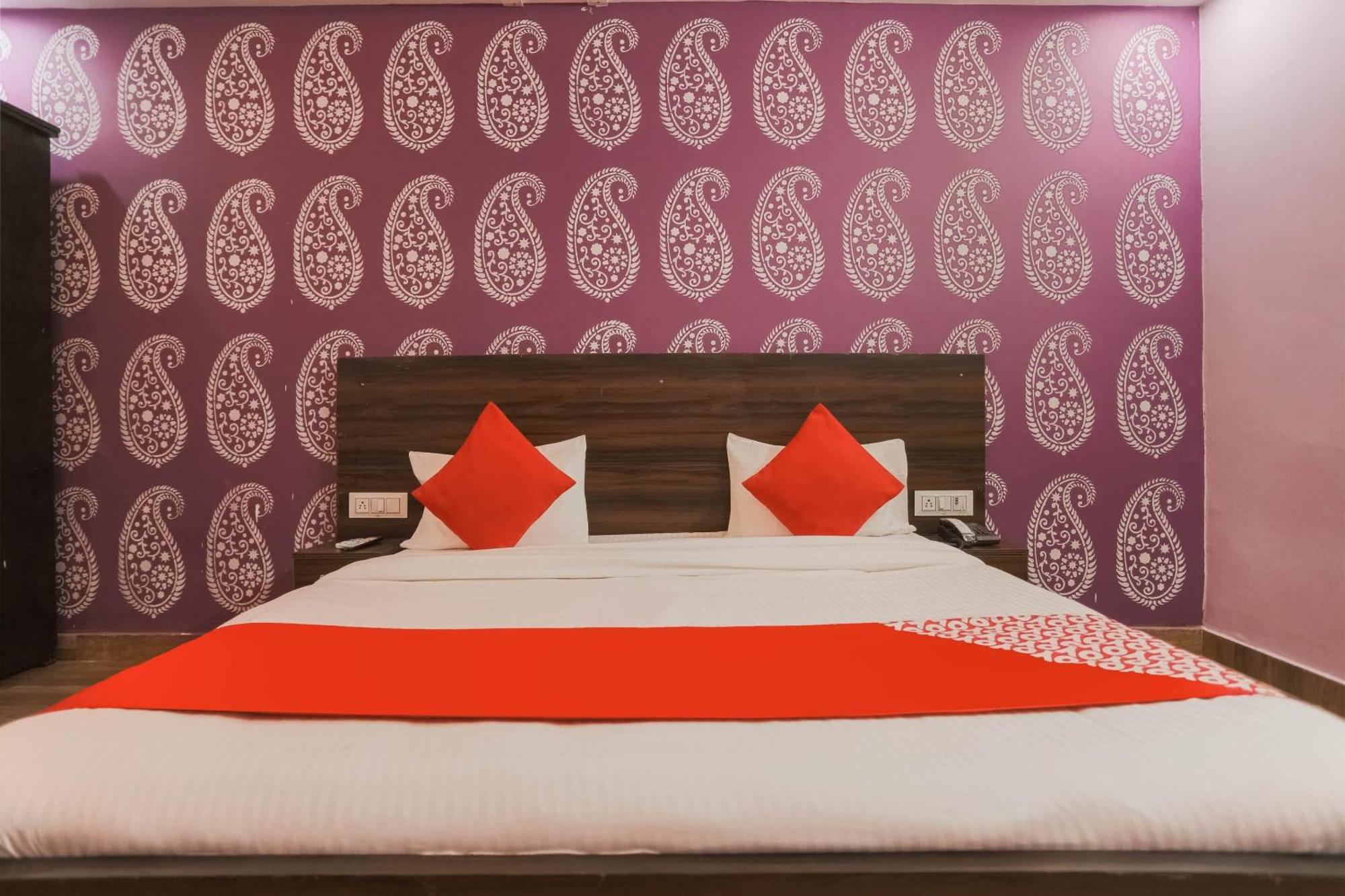 Hotel O Red Velvet Rooms & Banquet فريد آباد المظهر الخارجي الصورة