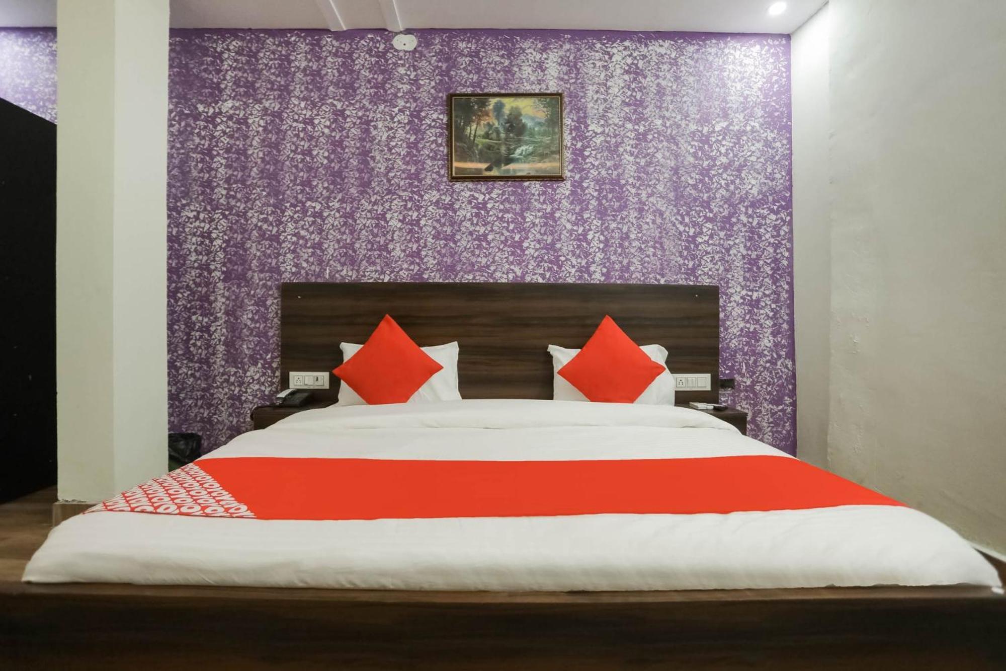 Hotel O Red Velvet Rooms & Banquet فريد آباد المظهر الخارجي الصورة