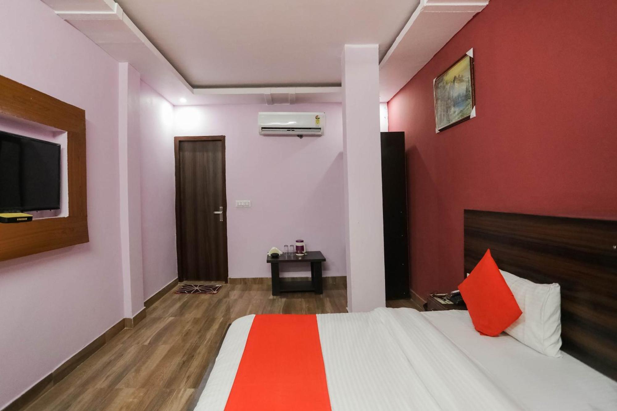 Hotel O Red Velvet Rooms & Banquet فريد آباد المظهر الخارجي الصورة