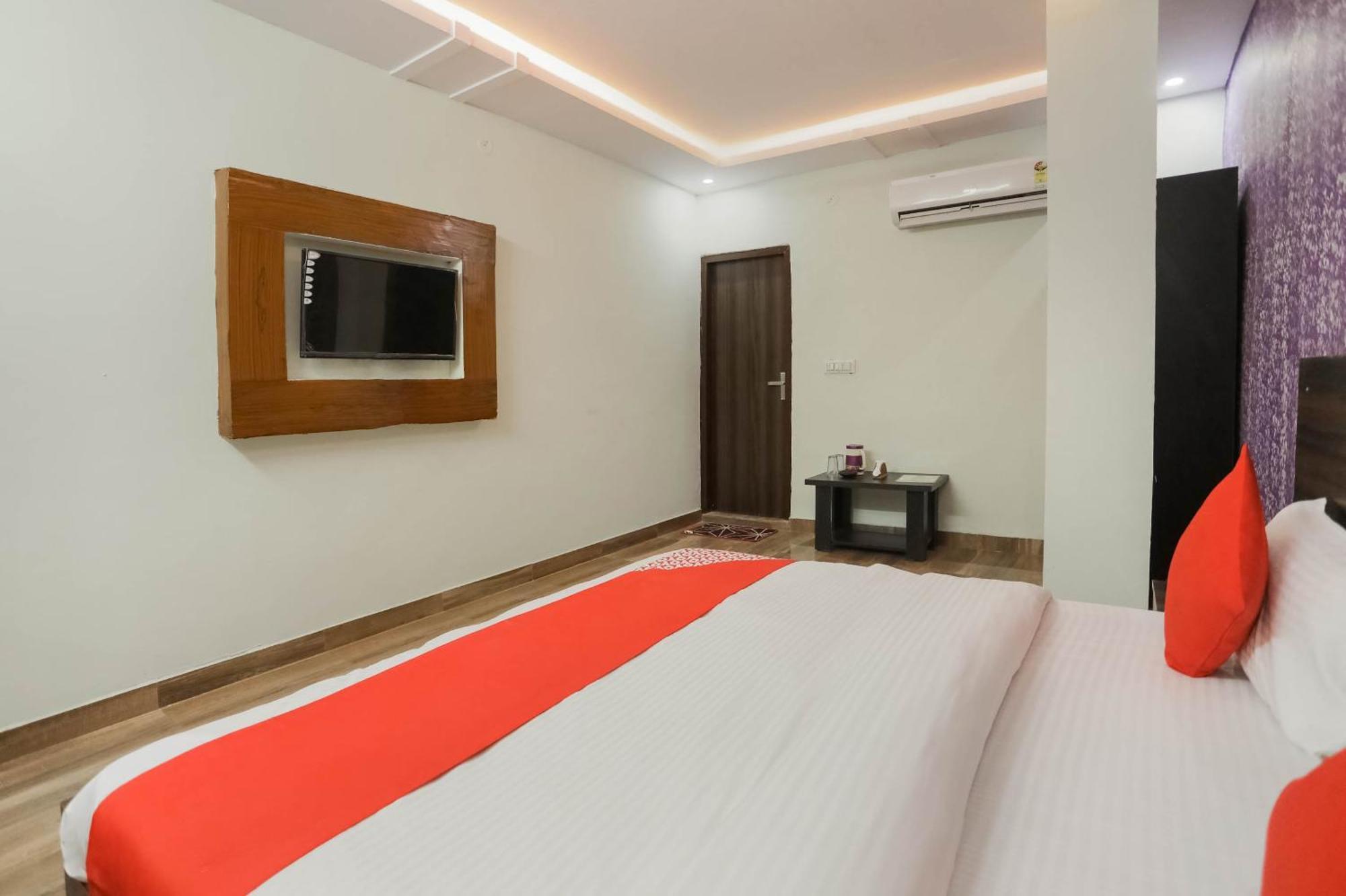 Hotel O Red Velvet Rooms & Banquet فريد آباد المظهر الخارجي الصورة