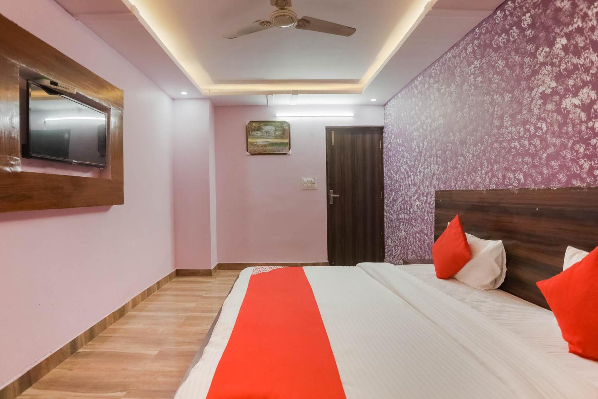 Hotel O Red Velvet Rooms & Banquet فريد آباد المظهر الخارجي الصورة