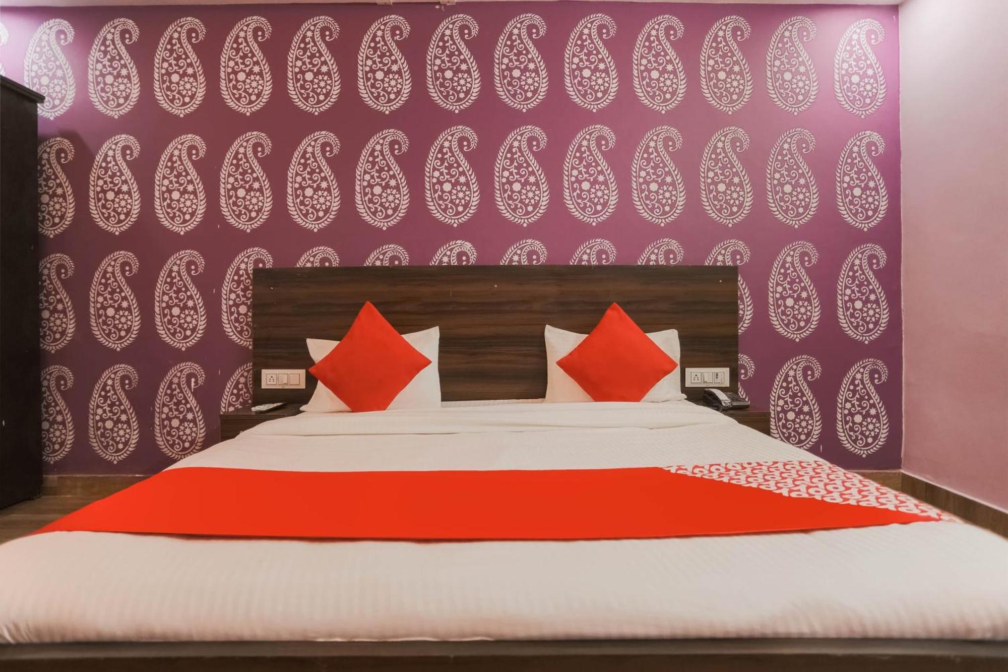 Hotel O Red Velvet Rooms & Banquet فريد آباد المظهر الخارجي الصورة