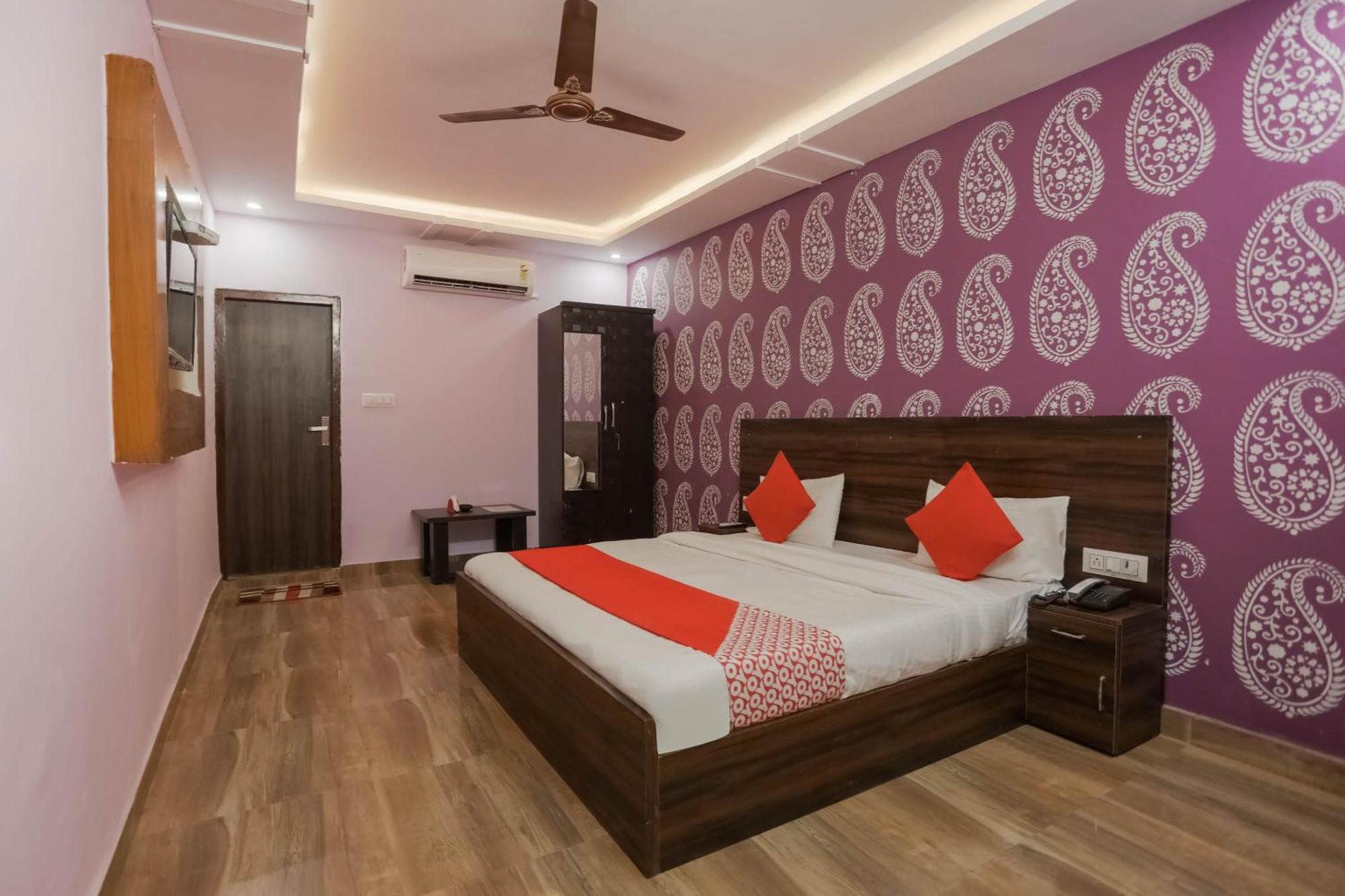 Hotel O Red Velvet Rooms & Banquet فريد آباد المظهر الخارجي الصورة
