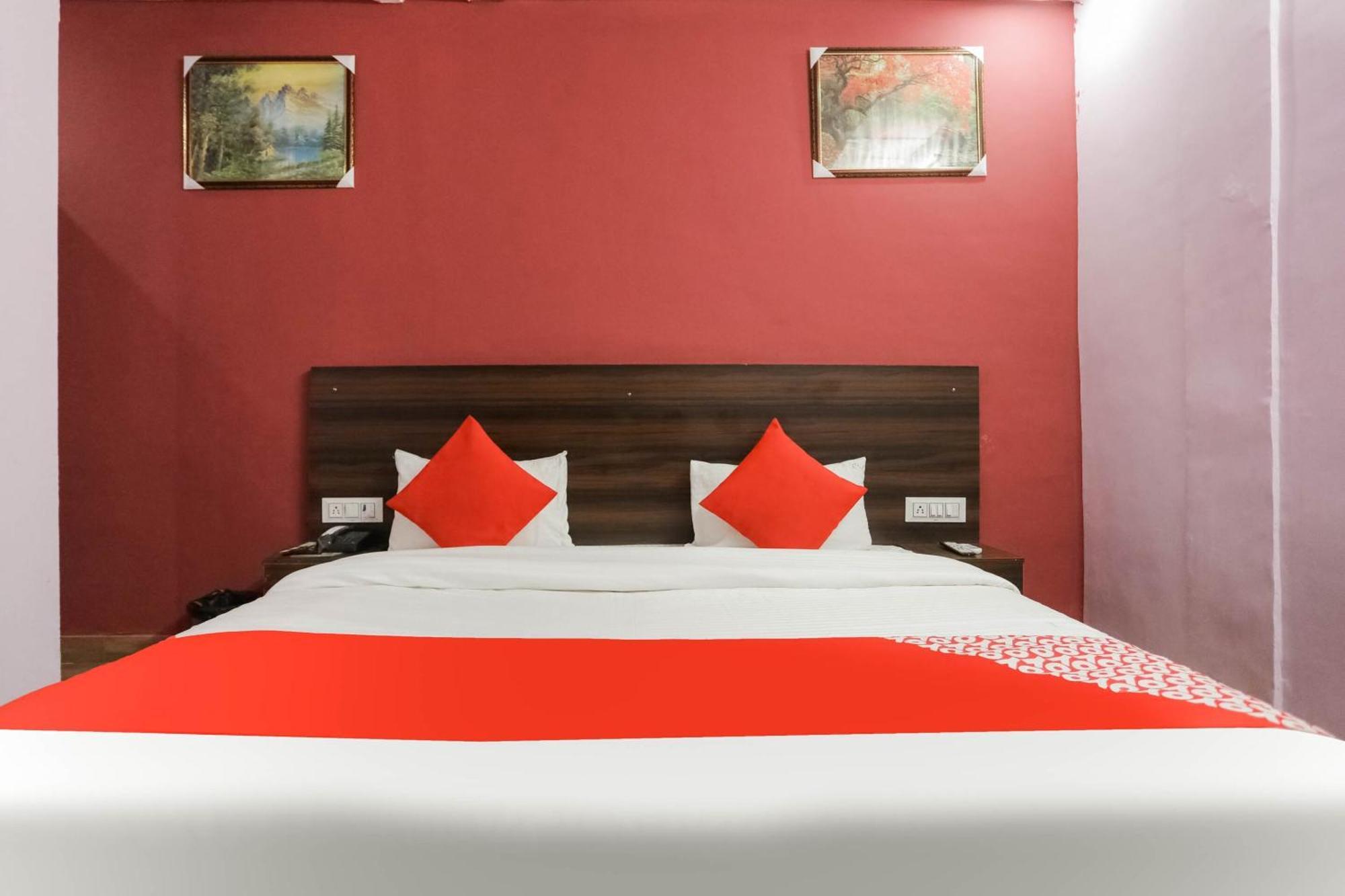 Hotel O Red Velvet Rooms & Banquet فريد آباد المظهر الخارجي الصورة